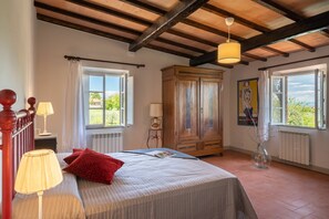 4 Schlafzimmer, Bügeleisen/Bügelbrett, Reisekinderbett, kostenloses WLAN