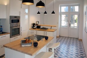 Fridge, microwave, oven, dishwasher