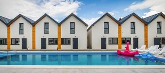 Comfortable holiday homes with a pool, Rewal