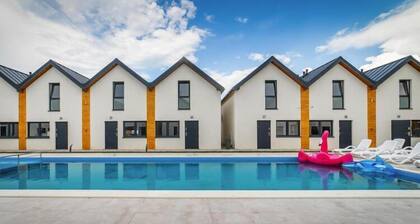 Comfortable holiday homes with a pool, Rewal