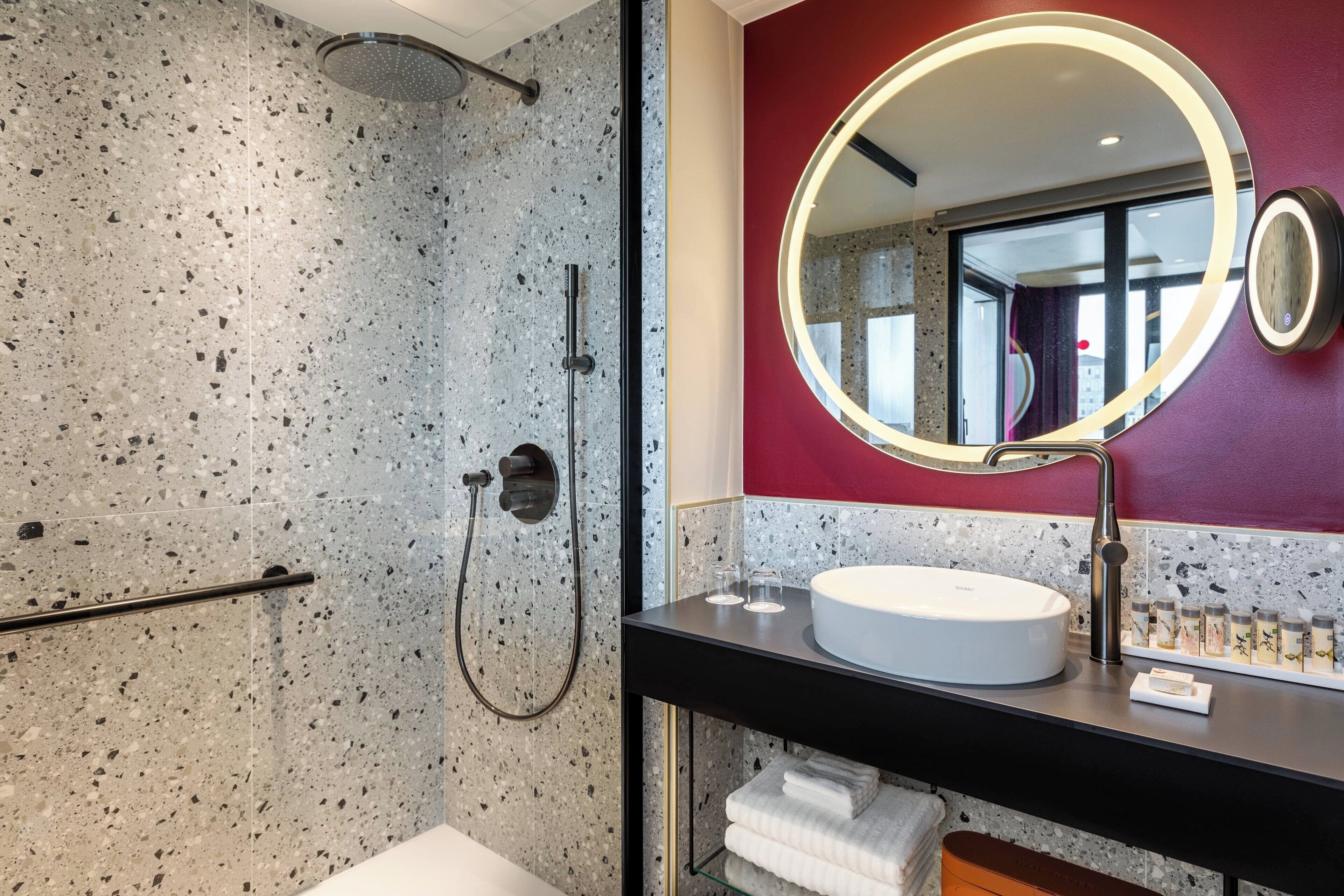 Photo - Renaissance Bordeaux Hotel