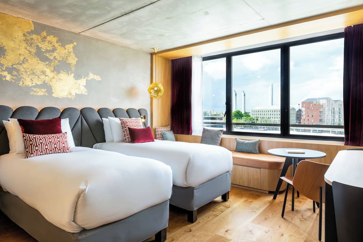 Room, 2 Katil Bujang (Single) (La Muse City View) | Peralatan tempat tidur premium, katil Select Comfort