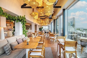 Bar (on property) - Renaissance Bordeaux Hotel (Bordeaux)