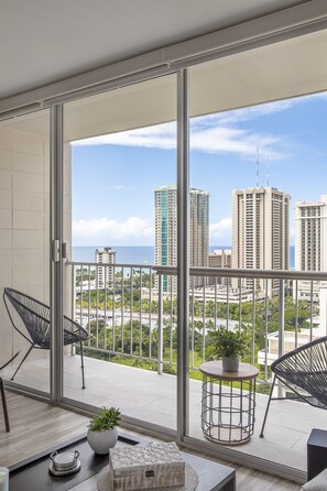 Interior - Renovated 1 Bedroom W/ Stunning Views, Parking, & Central Air (Honolulu)