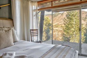 4 bedrooms, premium bedding, laptop workspace, iron/ironing board - 4BR Cabin With Fireplacemountain Viewsdog-friendly (Cascade)