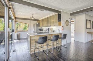 Microondas, horno, cafetera/tetera