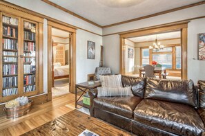 電視、壁爐、足球台