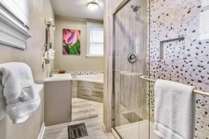 Maison (Multiple Bedrooms) | Salle de bain | Baignoire