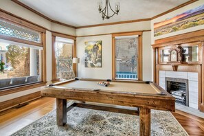 المنشأة من الداخل