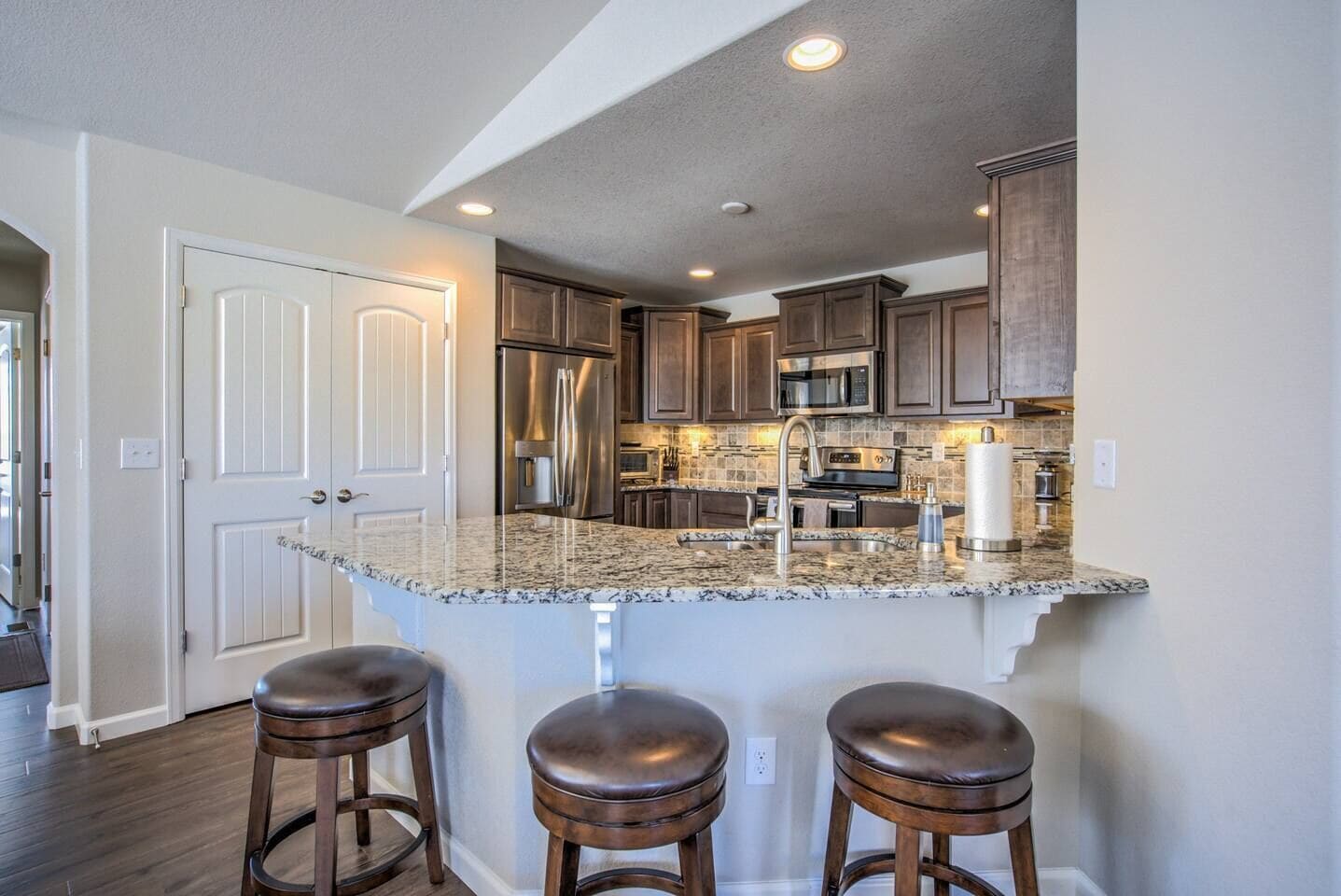 Microondas, horno y cafetera y tetera 