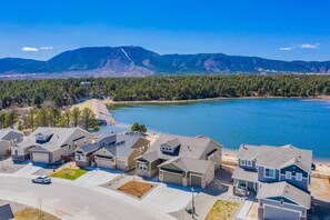 Exterior - 5BD Lakeside Mountain Spectacularhot Tubluxury (Monument)