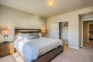 Casa (5 Bedrooms) | 5 habitaciones, decoración personalizada y muebles diferentes