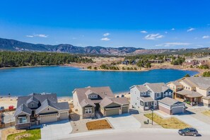 Exterior - 5BD Lakeside Mountain Spectacularhot Tubluxury (Monument)