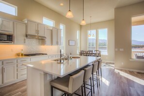 House (5 Bedrooms) | Private kitchen - 5BD Lakeside Mountain Spectacularhot Tubluxury (Monument)