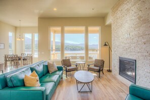 House (5 Bedrooms) | Living area | Smart TV, fireplace - 5BD Lakeside Mountain Spectacularhot Tubluxury (Monument)