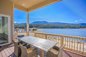 Outdoor dining - 5BD Lakeside Mountain Spectacularhot Tubluxury (Monument)