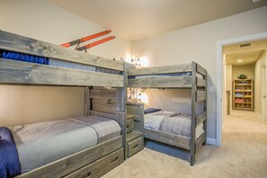 4 Schlafzimmer, hochwertige Bettwaren, Daunenbettdecken