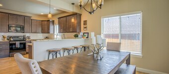 4bdpikes Peak Viewsminutes to Hiking & Dining!!