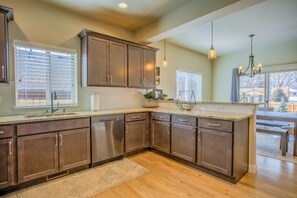 電子レンジ、オーブン、コーヒー / ティーメーカー