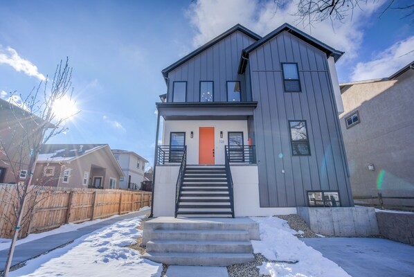 Exterior - 2bdmodern Garden Level-perfectoff Downtown Area (Colorado Springs)