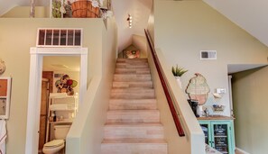 Biệt thự (2 Bedrooms) | Khu phòng khách | Smart TV 