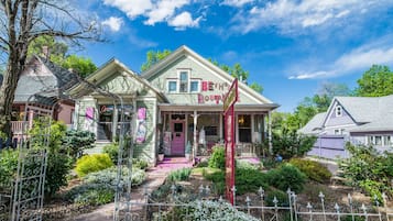 Mặt tiền nơi lưu trú