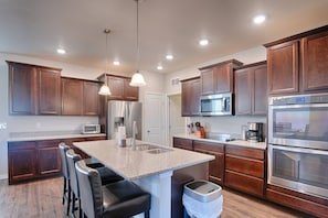 Microwave, oven, stovetop, dishwasher - 2BR Mtn Viewsusaf Academynewly Buildcentral AC (Colorado Springs)