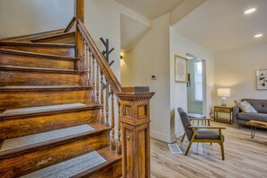 Interior - 3BD Downtown Modern Victorian W/hot Tub, Park & Lake! (Colorado Springs)