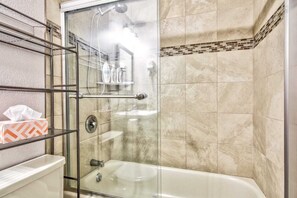 صابون، شامبو، ورق حمّام
