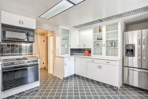 電子レンジ、オーブン、コーヒー / ティーメーカー