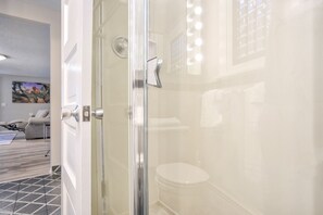 Soap, shampoo, toilet paper - Modern&chic Cottage1bdcomfy Home In Old Colorado (Colorado Springs)