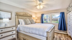 A bedroom with a bed, a nightstand, a dresser, a ceiling fan, and a window with curtains. - Modern&chic Cottage1bdcomfy Home In Old Colorado (Colorado Springs)