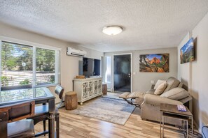 Apartment (1 Bedroom) | Living room | Smart TV
