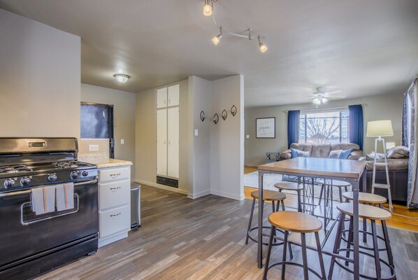 Interior - 4 Bedroom with Grill (Colorado Springs)