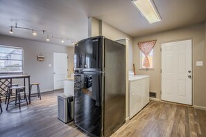 Interior - 4 Bedroom with Grill (Colorado Springs)