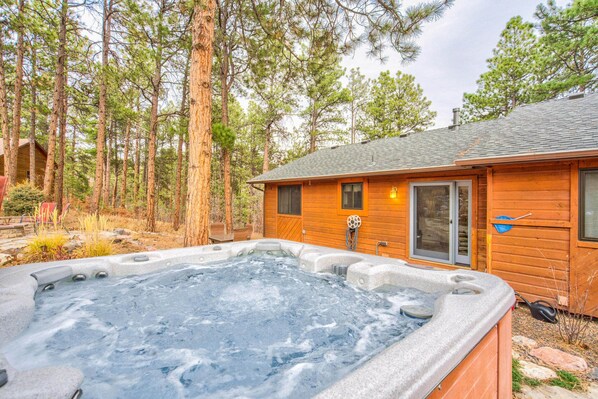 House (5 Bedrooms) | Private spa tub