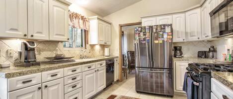 House (5 Bedrooms) | Private kitchen