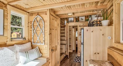 Tiny House! Hot Tub! Pikes Peak & AC