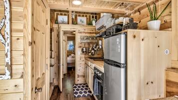 Microwave, oven, stovetop, cookware/dishes/utensils