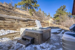 Terrace/patio - Mountain Viewsclose to Townhot-tubpet-friendly5 BR (Colorado Springs)