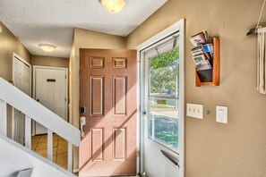 Interior - 4 BR Country Home In Suburbs W/trails & Parks (Colorado Springs)