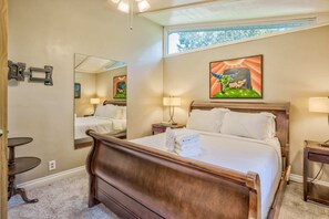 House (4 Bedrooms) | 4 bedrooms, premium bedding, down comforters, individually decorated - 4BR Get Awaydog Friendlywith Gym! (Colorado Springs)