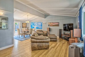 Smart TV, video game console, offices - 4BR Get Awaydog Friendlywith Gym! (Colorado Springs)