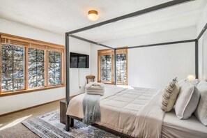 6 slaapkamers, luxe beddengoed, donsdekens, individueel gedecoreerd