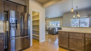 Rumah (4 Bedrooms) | Interior