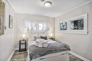 Chalet (3 Bedrooms) | 3 bedrooms, premium bedding, down comforters, individually decorated