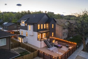 Exterior - 6bd3.5ba🌟downtown Modern Luxury W/hot Tub🌟 (Colorado Springs)