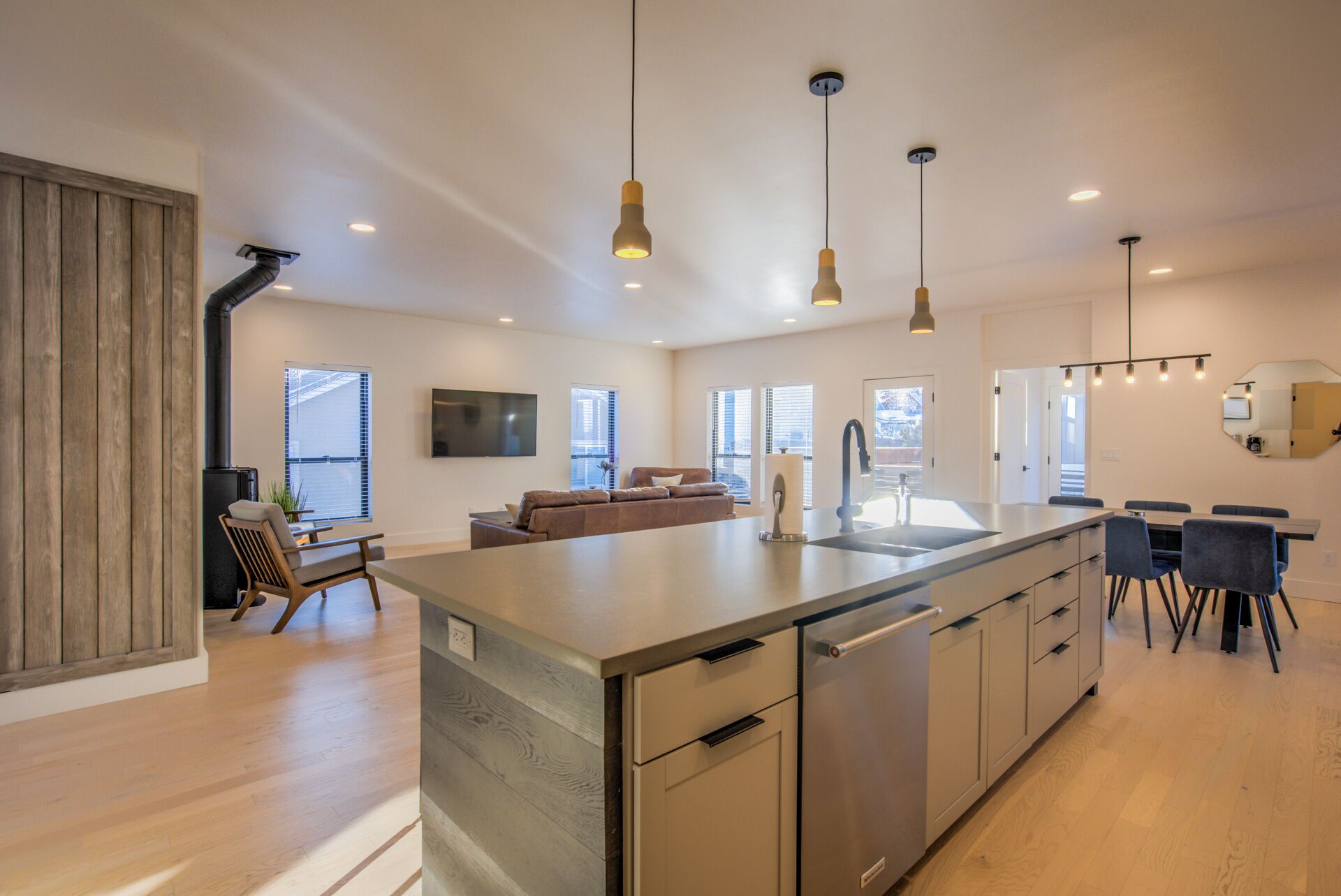 House (6 Bedrooms) | Interior