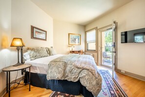House (5 Bedrooms) | 5 bedrooms, desk, laptop workspace, iron/ironing board - 5BD Houseblocks From Broadmoor Fireplacecheyenne Canon & Gorgeous Views! (Colorado Springs)