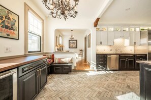 Interior - 5BD Houseblocks From Broadmoor Fireplacecheyenne Canon & Gorgeous Views! (Colorado Springs)